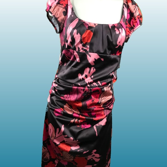 Suzi Chin for Maggy Boutique Dresses & Skirts - Suzi Chin for Maggy boutique floral ruched dress  lined Made in USA Size 8